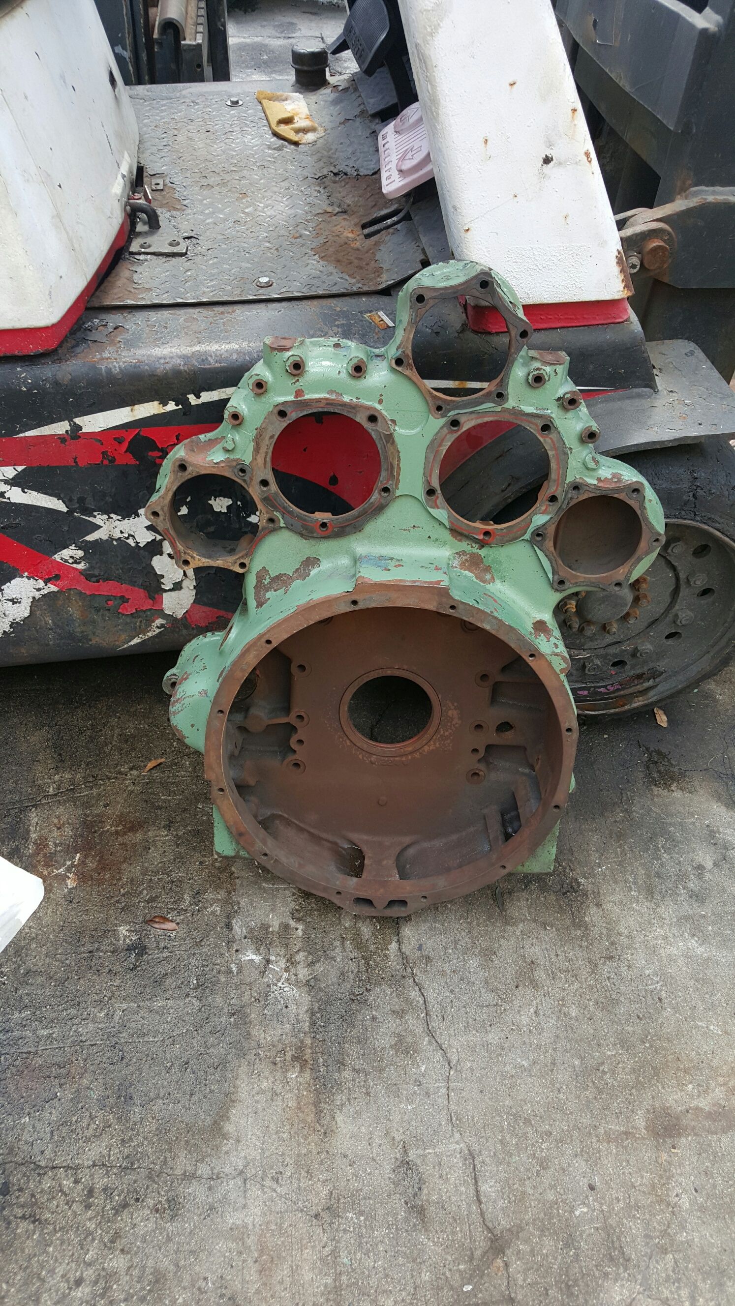 8v-71TI rear flywheel housing 