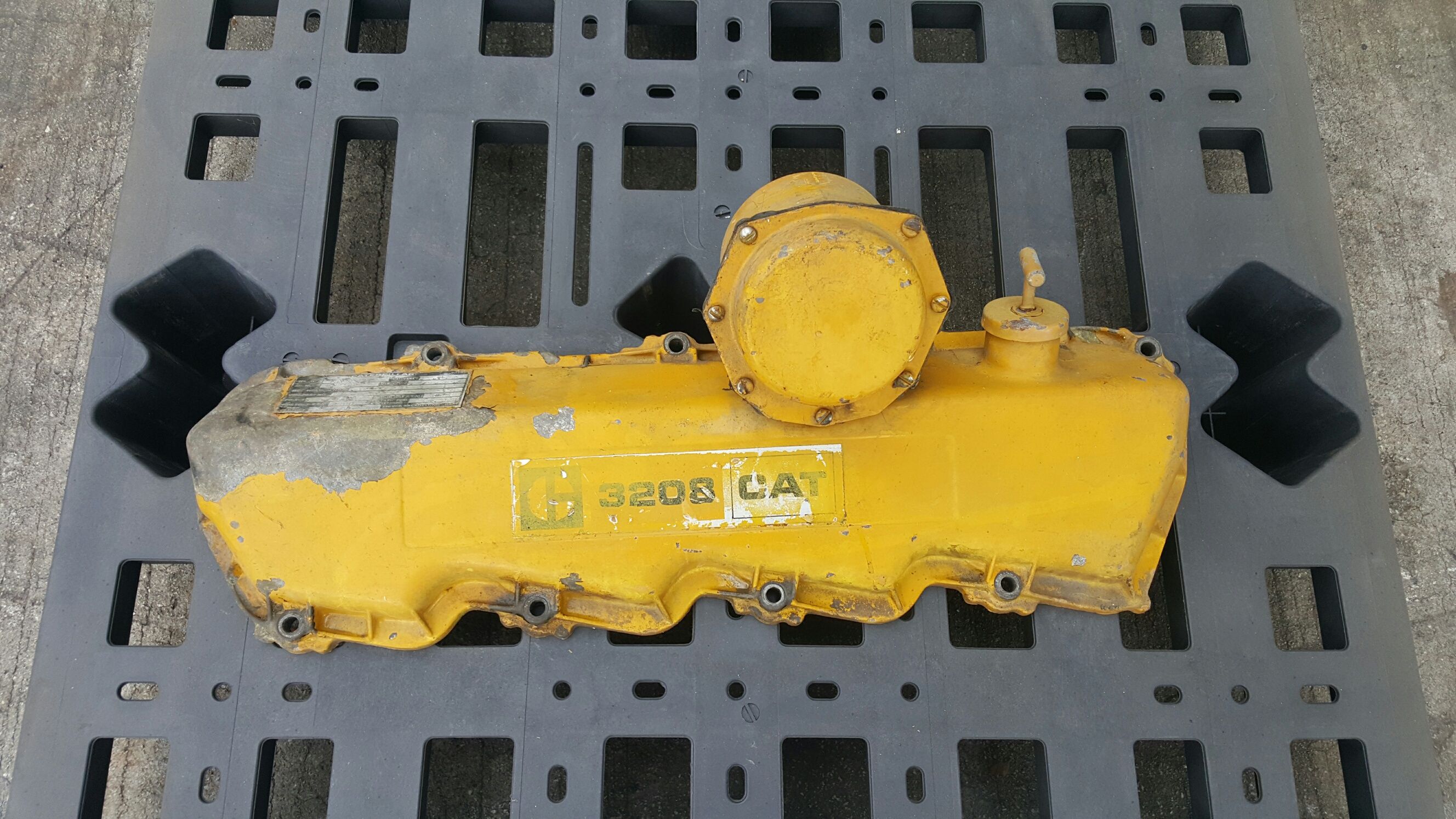 Caterpillar 3208 Valve cover 