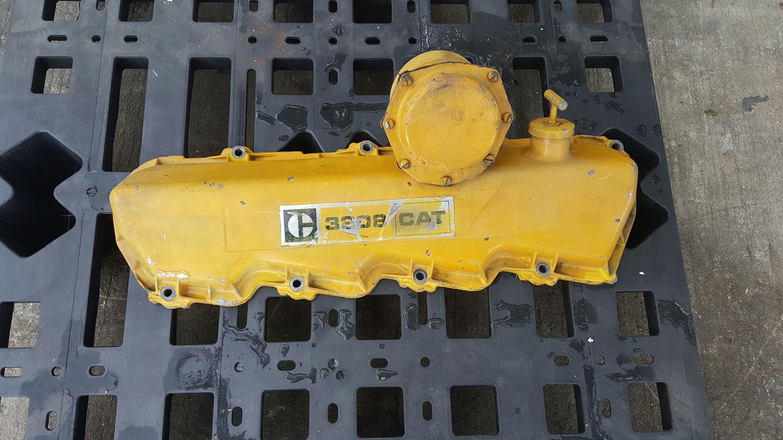 Caterpillar 3208 Valve cover 