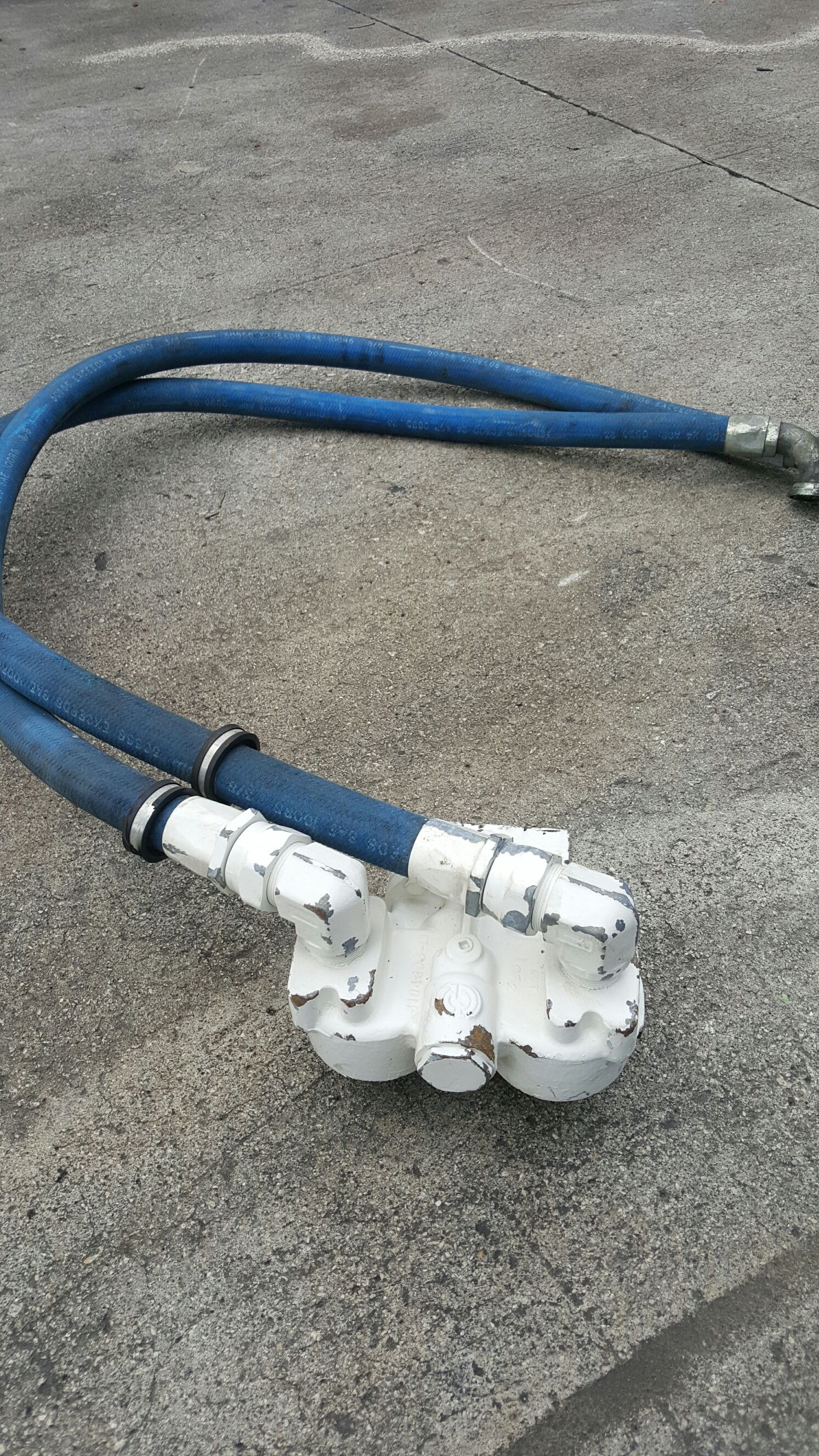 Detroit Diesel Oil filter housings Detroit Diesel 